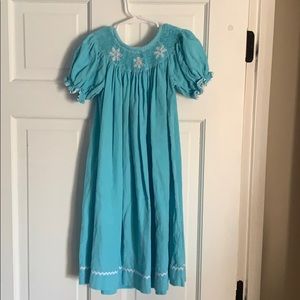 EUC Girls Smocked Snowflake dress 4/5